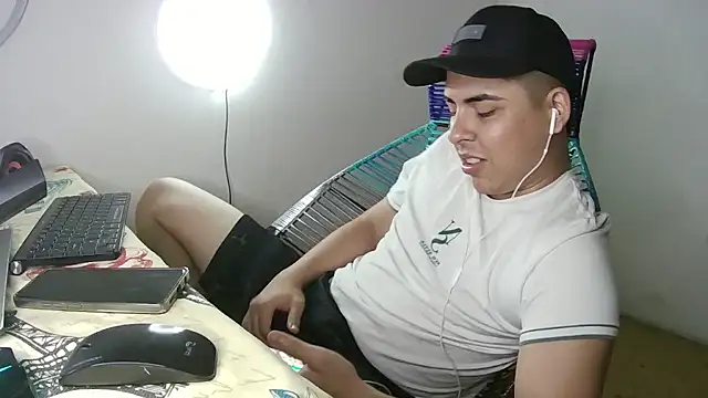 Snapshot of CARKIS-69 chatting on January 28, 2025, 9:50 pm CARKIS-69 online show from January 28, 2025, 9:50 pm