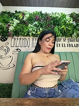 Snapshot of Abril10_ chatting on June 29, 2026, 11:16 pm Abril10 online show from June 29, 2026, 11:16 pm