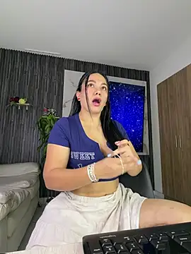 Snapshot of Abril10_ chatting on July 17, 2026, 11:39 am Abril10 online show from July 17, 2026, 11:39 am