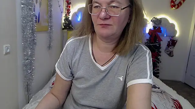 HolyMilfa online show from December 8, 2024, 10:30 am