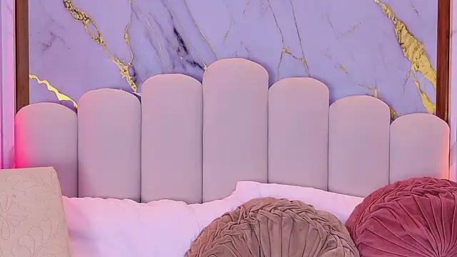 pamelajons  online show from December 18, 2025, 10:27 pm