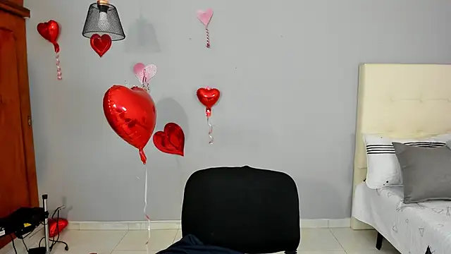 Maia W10 online show from February 19, 2025, 12:22 pm