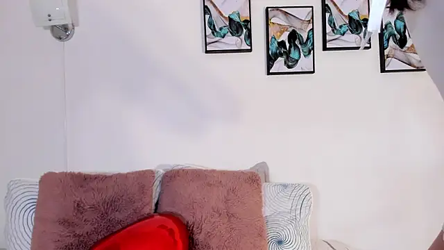 Maia W10 online show from March 12, 2025, 12:47 pm