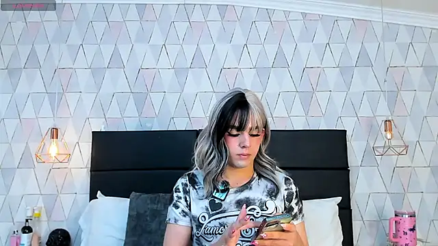 JustinePerry online show from November 26, 2025, 3:40 am