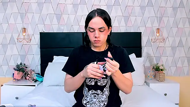 JustinePerry online show from April 16, 2026, 4:13 am