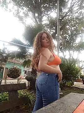 Snapshot of Mia_fooxx_ chatting on January 1, 2025, 7:43 pm Mia fooxx online show from January 1, 2025, 7:43 pm