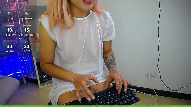 Snapshot of 911Calling chatting on February 16, 2025, 6:54 am 911Calling online show from February 16, 2025, 6:54 am