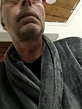 BesterJunge45 online show from December 15, 2024, 9:13 am