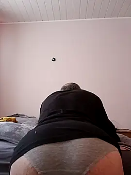 BesterJunge45 online show from January 4, 2025, 9:43 am