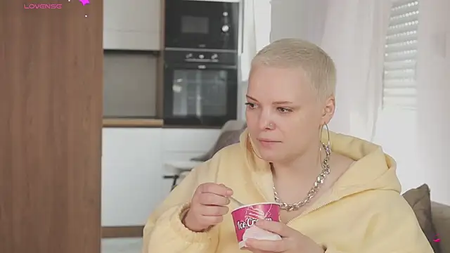 LikaBerry1 online show from April 13, 2026, 4:12 pm