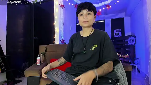 Snapshot of ZuryRamirez_ chatting on December 9, 2024, 8:01 pm ZuryRamirez  online show from December 9, 2024, 8:01 pm