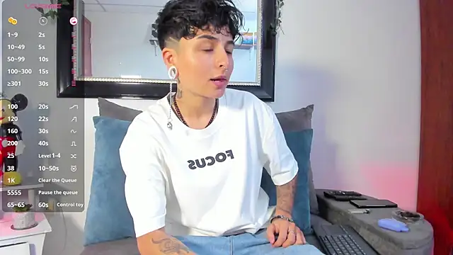 Snapshot of ZuryRamirez_ chatting on January 9, 2025, 7:29 pm ZuryRamirez  online show from January 9, 2025, 7:29 pm
