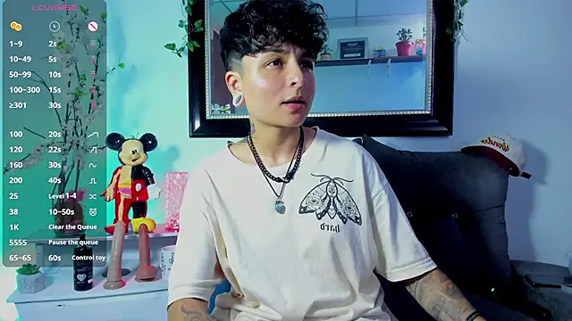 Snapshot of ZuryRamirez_ chatting on January 12, 2025, 7:53 pm ZuryRamirez  online show from January 12, 2025, 7:53 pm
