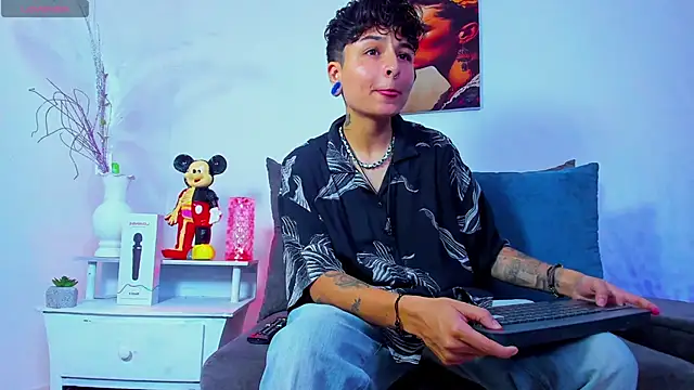 Snapshot of ZuryRamirez_ chatting on January 18, 2025, 6:10 pm ZuryRamirez  online show from January 18, 2025, 6:10 pm