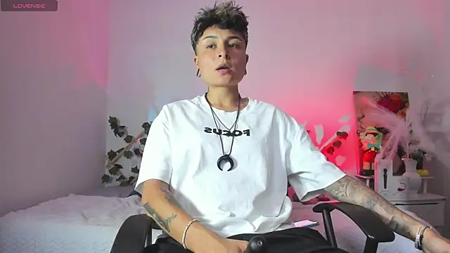Snapshot of ZuryRamirez_ chatting on March 20, 2025, 8:08 pm ZuryRamirez  online show from March 20, 2025, 8:08 pm