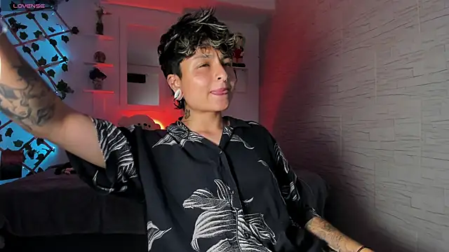 Snapshot of ZuryRamirez_ chatting on October 3, 2025, 8:28 pm ZuryRamirez  online show from October 3, 2025, 8:28 pm