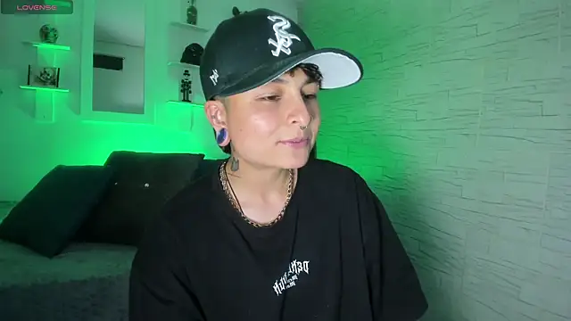 Snapshot of ZuryRamirez_ chatting on October 11, 2025, 9:24 pm ZuryRamirez  online show from October 11, 2025, 9:24 pm