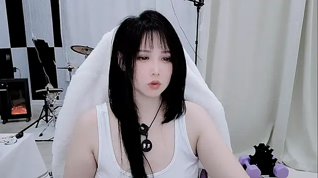 Vaness-a online show from April 12, 2026, 7:19 pm