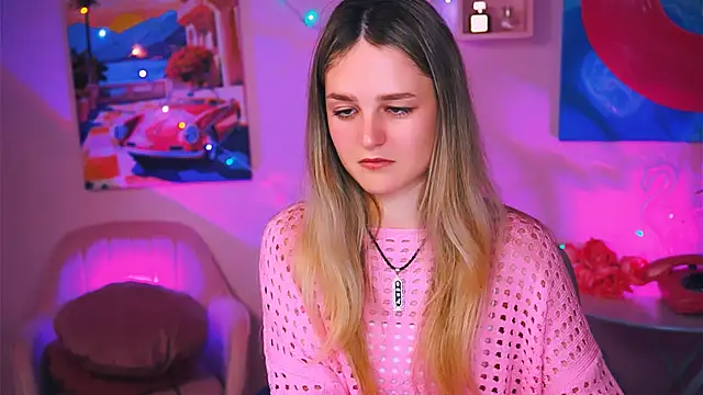 Snapshot of DeboraLarson chatting on December 13, 2024, 3:49 am DeboraLarson online show from December 13, 2024, 3:49 am