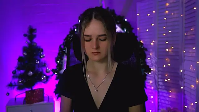 DeboraLarson online show from December 23, 2025, 3:15 am