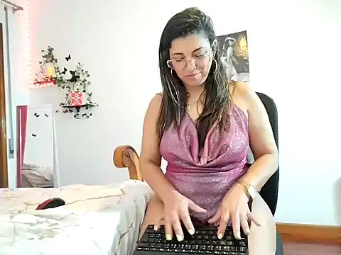 Snapshot of Julie_Boronat26 chatting on January 10, 2025, 12:15 pm Julie Boronat26 online show from January 10, 2025, 12:15 pm