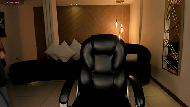 Snapshot of GabriellaLee chatting on February 6, 2025, 11:15 pm GabriellaLee online show from February 6, 2025, 11:15 pm