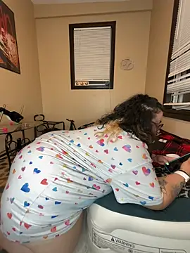 tillymarie34 online show from May 28, 2026, 2:53 am