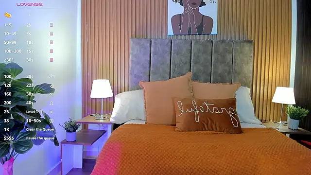 StacyWoods online show from November 7, 2025, 7:58 pm