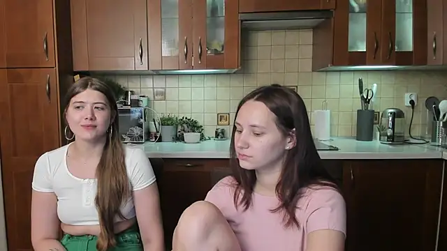 HotCaramellsTV online show from August 1, 2026, 7:40 am