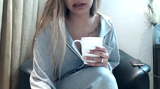 Snapshot of trippy_tina chatting on December 12, 2024, 2:11 pm trippy tina online show from December 12, 2024, 2:11 pm