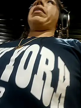 Snapshot of Karenn12 chatting on November 6, 2025, 2:34 am Karenn12 online show from November 6, 2025, 2:34 am