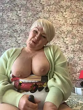 Laura Millf online show from February 5, 2025, 12:49 pm