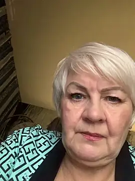 Laura Millf online show from October 26, 2025, 2:56 pm