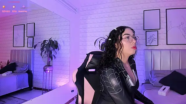 Snapshot of Lizzie-Evans chatting on March 7, 2026, 12:02 pm Lizzie-Evans online show from March 7, 2026, 12:02 pm