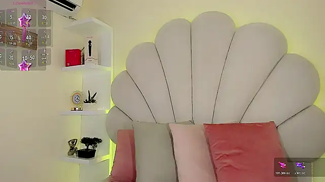 CandyJoselyn online show from April 17, 2026, 1:25 pm