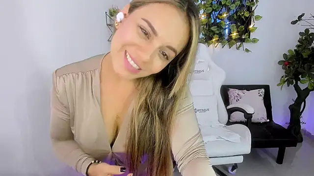 Snapshot of Sara_lopez_28 chatting on January 18, 2025, 2:55 pm Sara lopez 28 online show from January 18, 2025, 2:55 pm