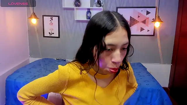 Snapshot of Valeria_roussi chatting on October 28, 2025, 1:58 pm Valeria roussi online show from October 28, 2025, 1:58 pm