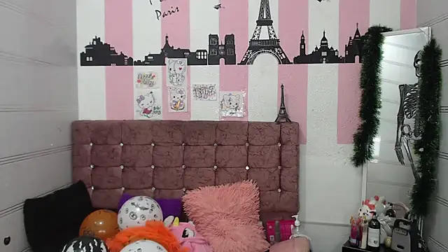 sara caplerx online show from October 8, 2025, 1:42 pm