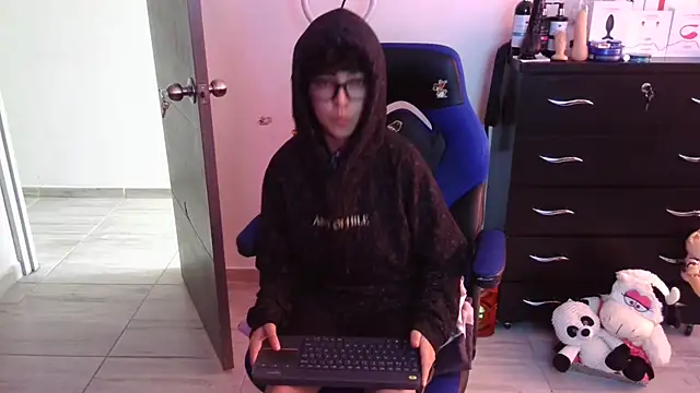 thomascooper7 online show from February 10, 2026, 7:51 pm