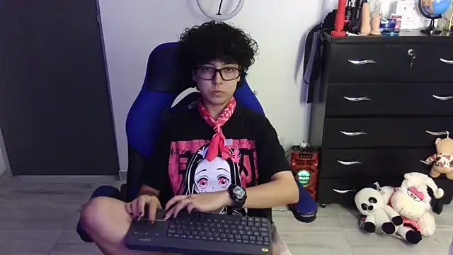 thomascooper7 online show from April 9, 2026, 7:19 pm