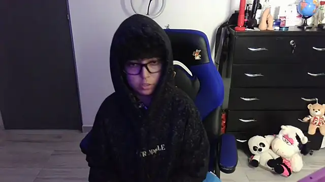 thomascooper7 online show from April 11, 2026, 10:47 pm