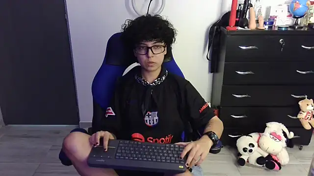 thomascooper7 online show from April 13, 2026, 7:08 pm