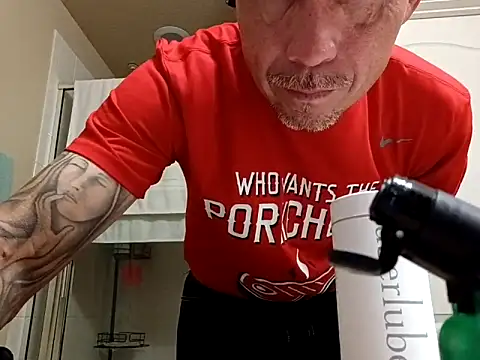 Snapshot of huego79 chatting on October 4, 2025, 2:59 pm huego79 online show from October 4, 2025, 2:59 pm