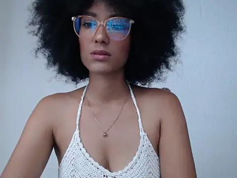Snapshot of violettamartins chatting on June 13, 2026, 9:35 pm violettamartins online show from June 13, 2026, 9:35 pm