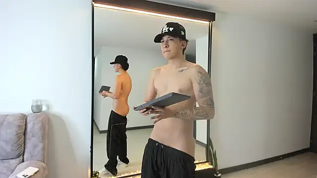 Snapshot of emmanuel_scor chatting on October 3, 2025, 12:29 am emmanuel scor online show from October 3, 2025, 12:29 am