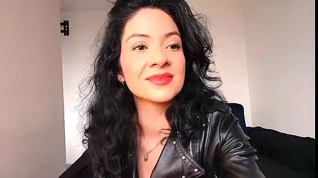 miabeautyxx online show from March 11, 2026, 2:12 pm