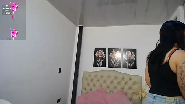 lily f00x online show from April 10, 2026, 12:32 pm