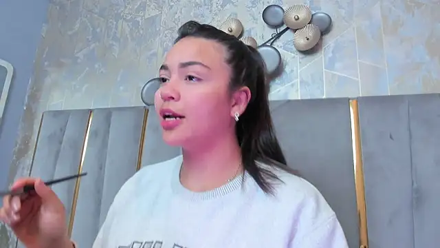 KimDevinne online show from January 11, 2026, 2:16 am