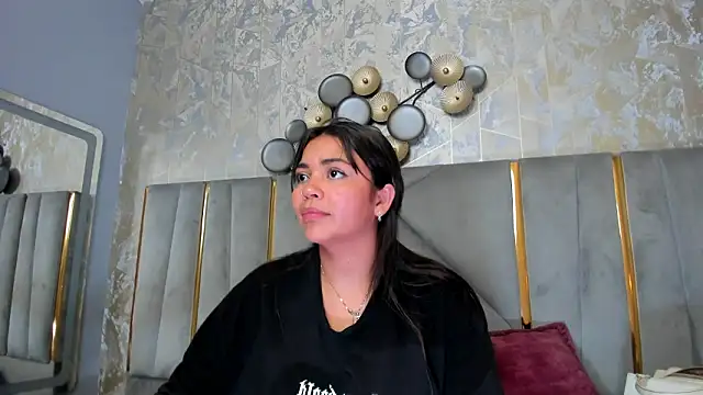 KimDevinne online show from February 8, 2026, 3:10 am