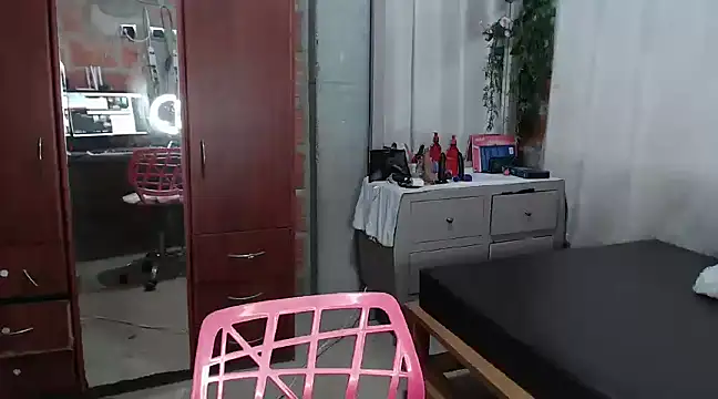 Snapshot of anngela01 chatting on March 14, 2025, 8:17 pm anngela01 online show from March 14, 2025, 8:17 pm